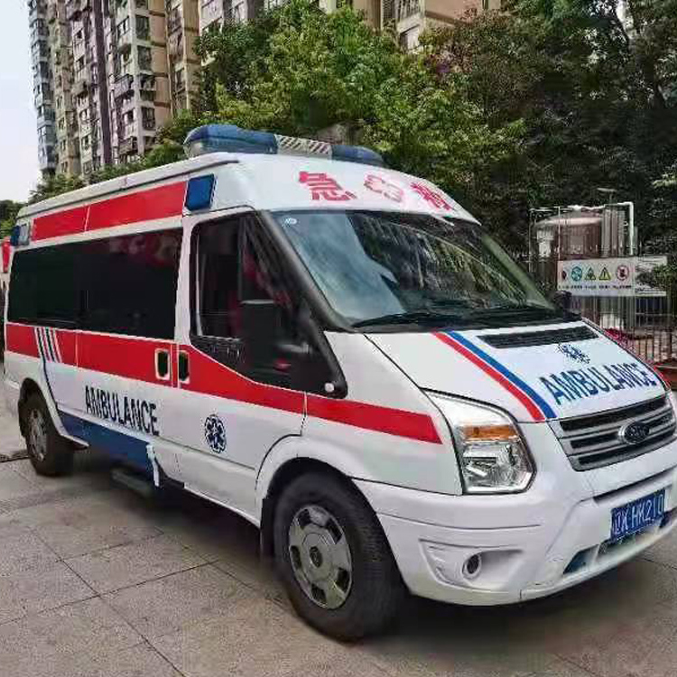 乌拉特后长途救护车护送病人返乡